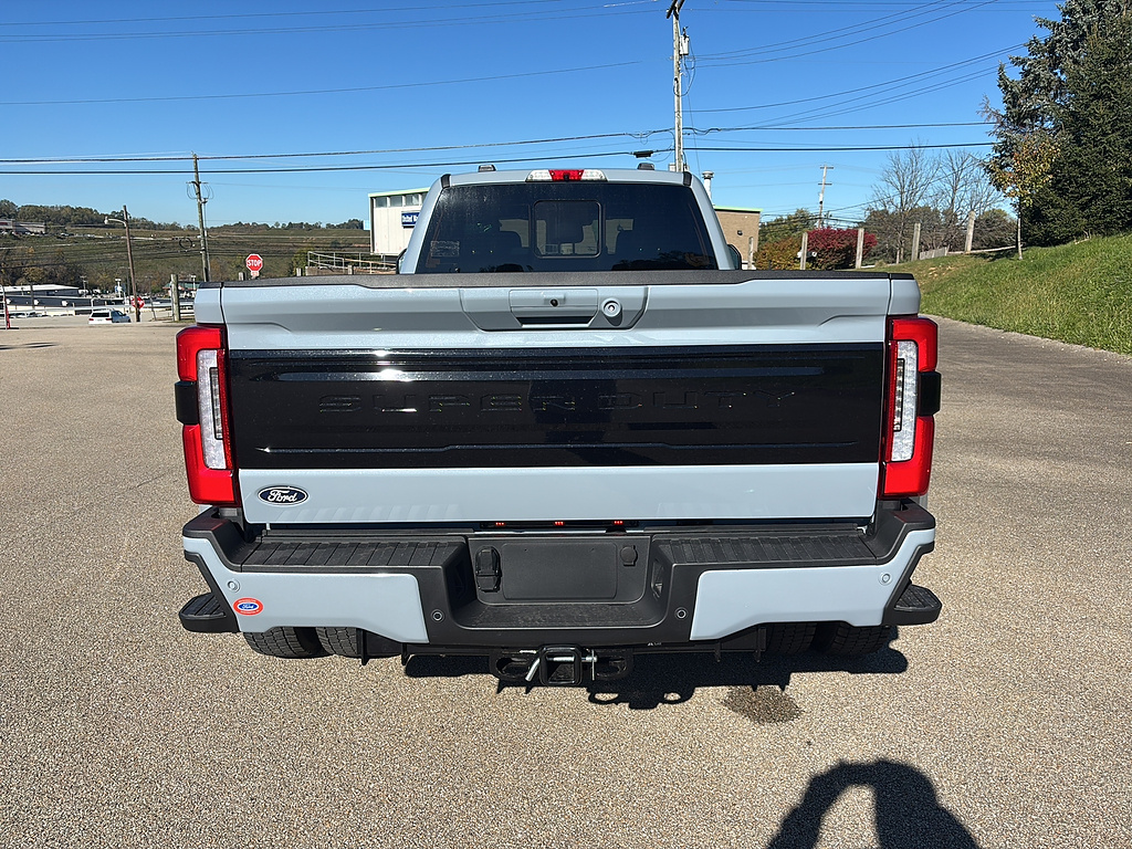 2027 Ford Super Duty F-450 DRW photo 3 of 26