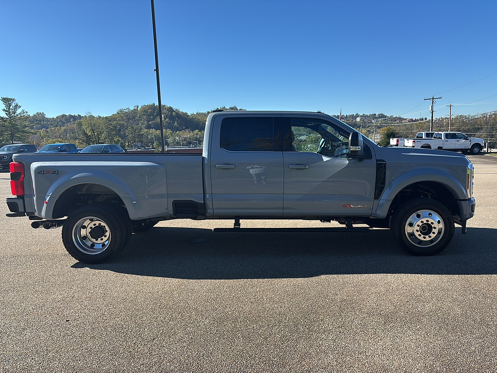 2027 Ford Super Duty F-450 DRW photo 5 of 26