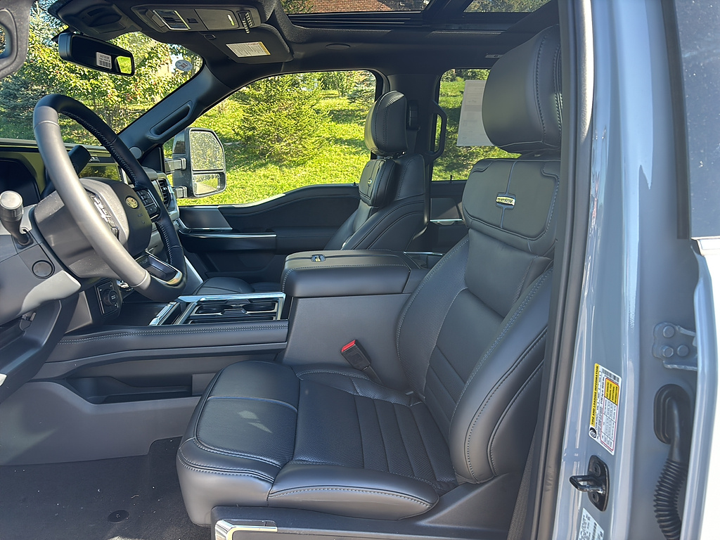 2027 Ford Super Duty F-450 DRW photo 10 of 26