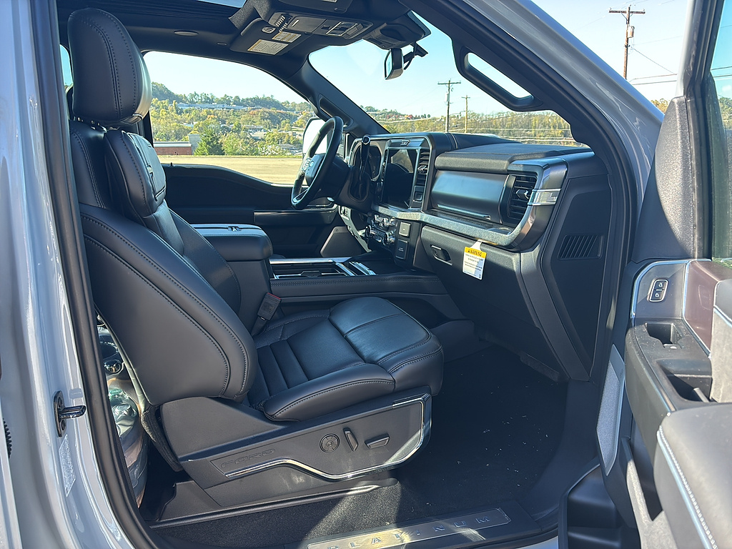 2027 Ford Super Duty F-450 DRW photo 19 of 26