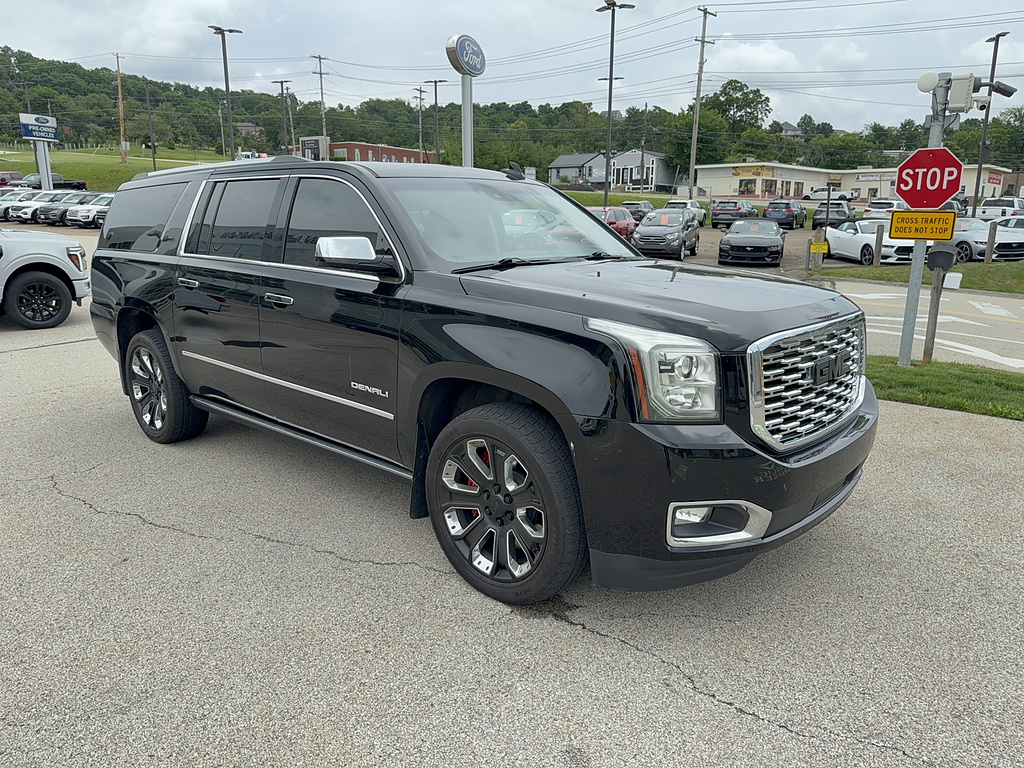 2019 GMC Yukon XL photo 4 of 7