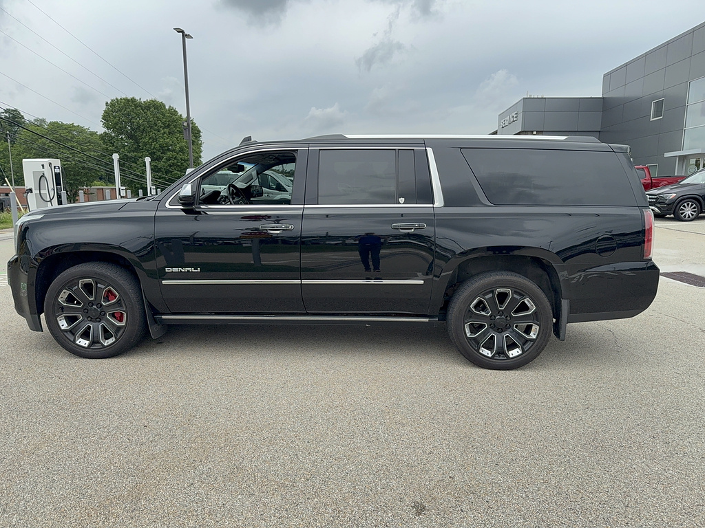 2019 GMC Yukon XL photo 2 of 7