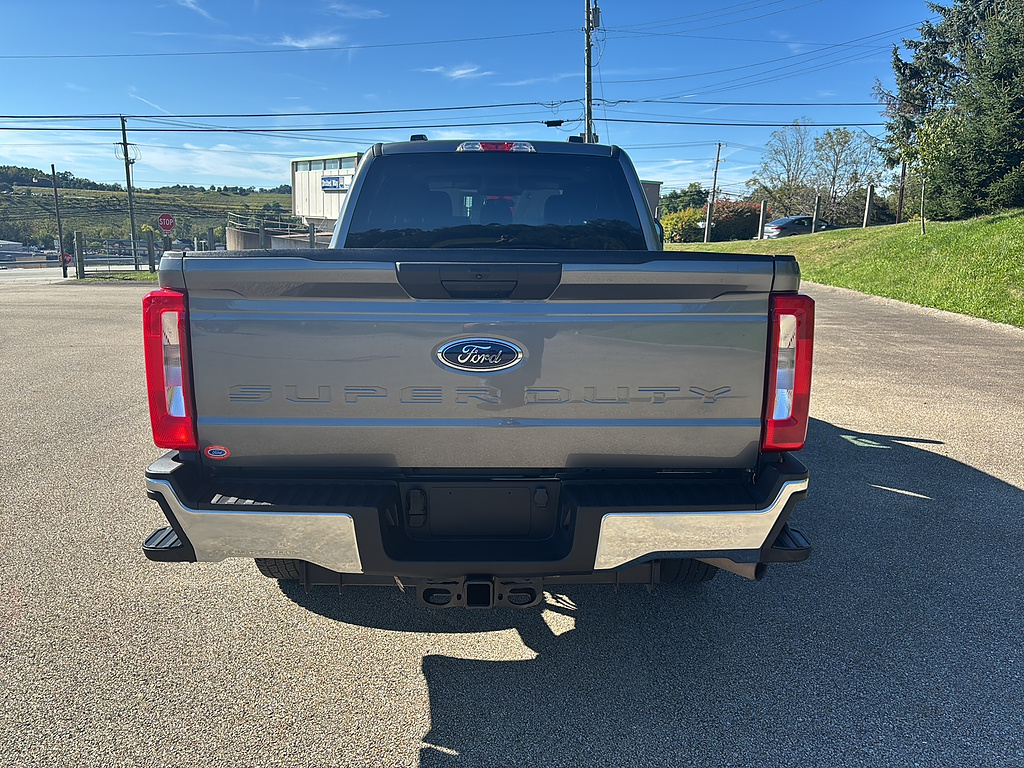 2025 Ford Super Duty F-250 SRW photo 3 of 27