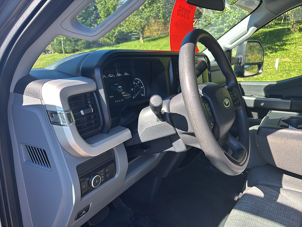 2025 Ford Super Duty F-250 SRW photo 13 of 27