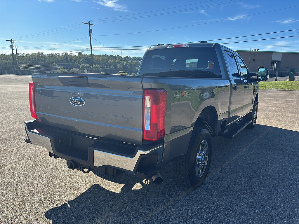 2025 Ford Super Duty F-250 SRW photo 4 of 27
