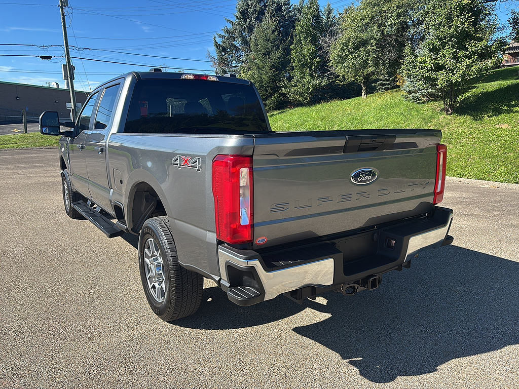 2025 Ford Super Duty F-250 SRW photo 2 of 27