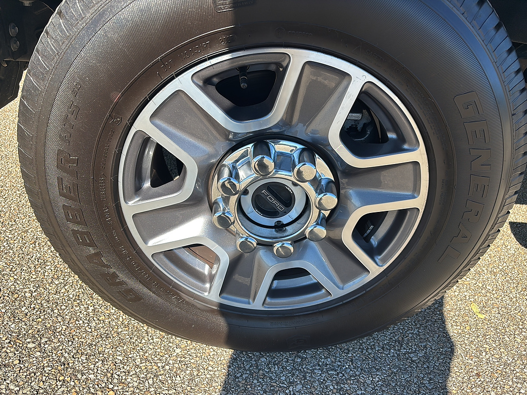 2025 Ford Super Duty F-250 SRW photo 9 of 27