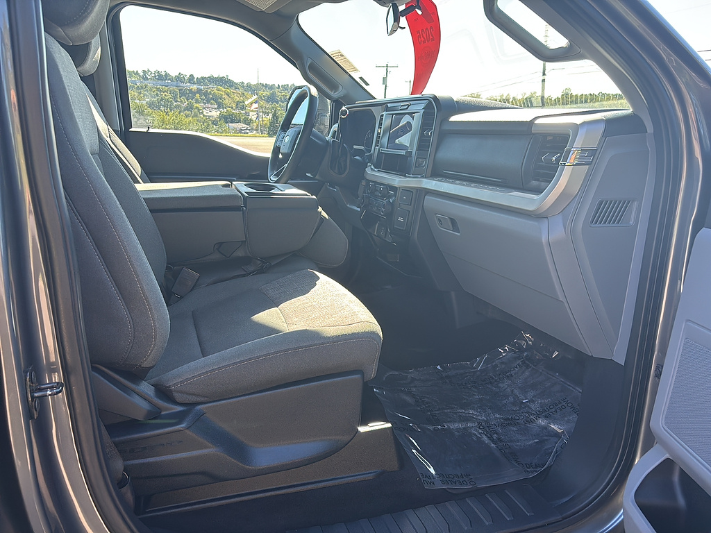 2025 Ford Super Duty F-250 SRW photo 20 of 27