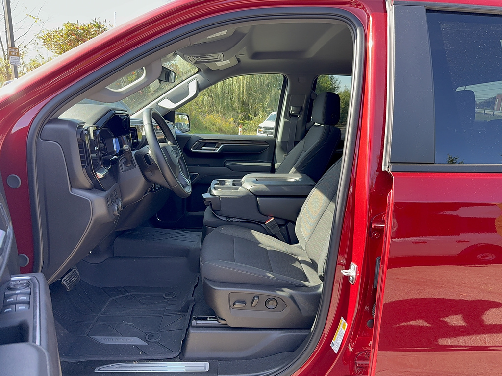 2025 Chevrolet Silverado 1500 photo 7 of 8
