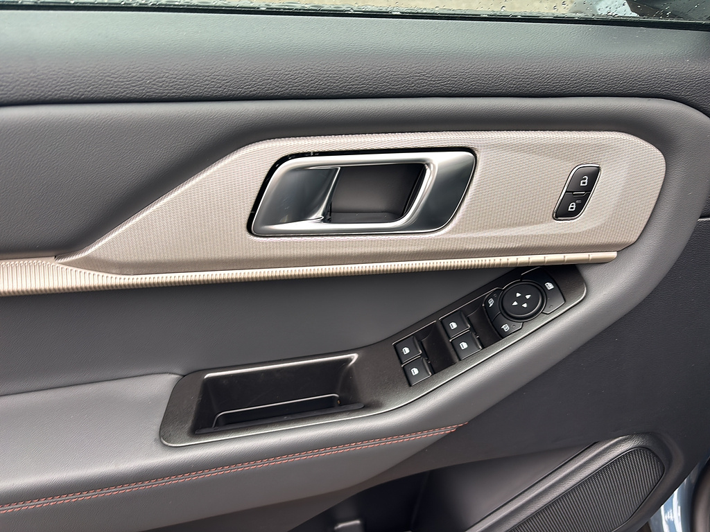 2027 Ford Explorer photo 13 of 26