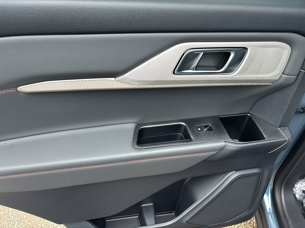 2027 Ford Explorer photo 16 of 26