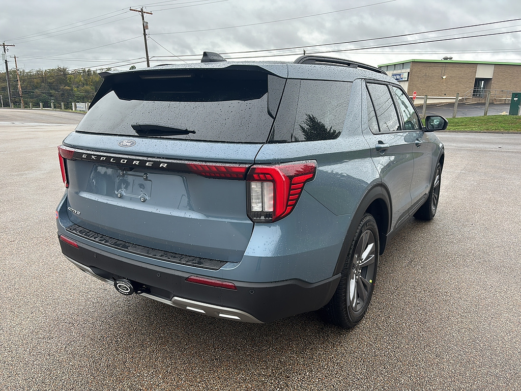 2027 Ford Explorer photo 4 of 26