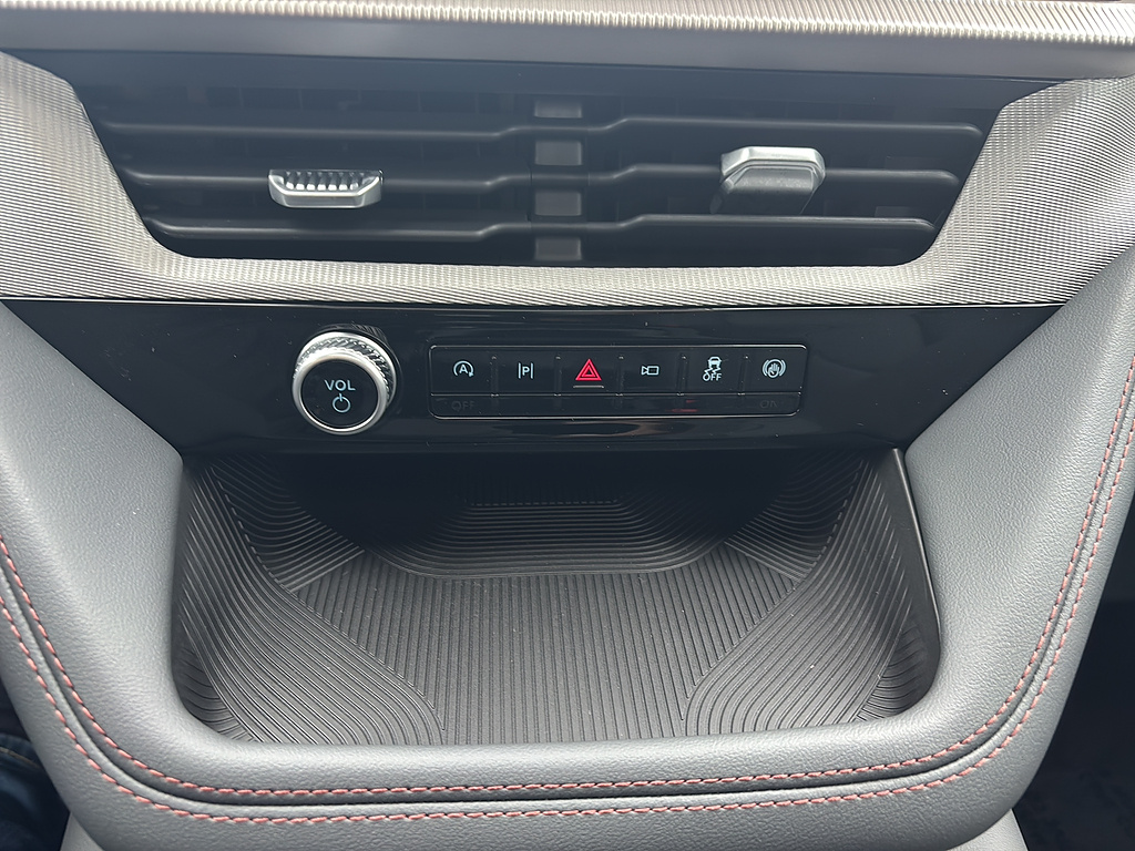2027 Ford Explorer photo 23 of 26