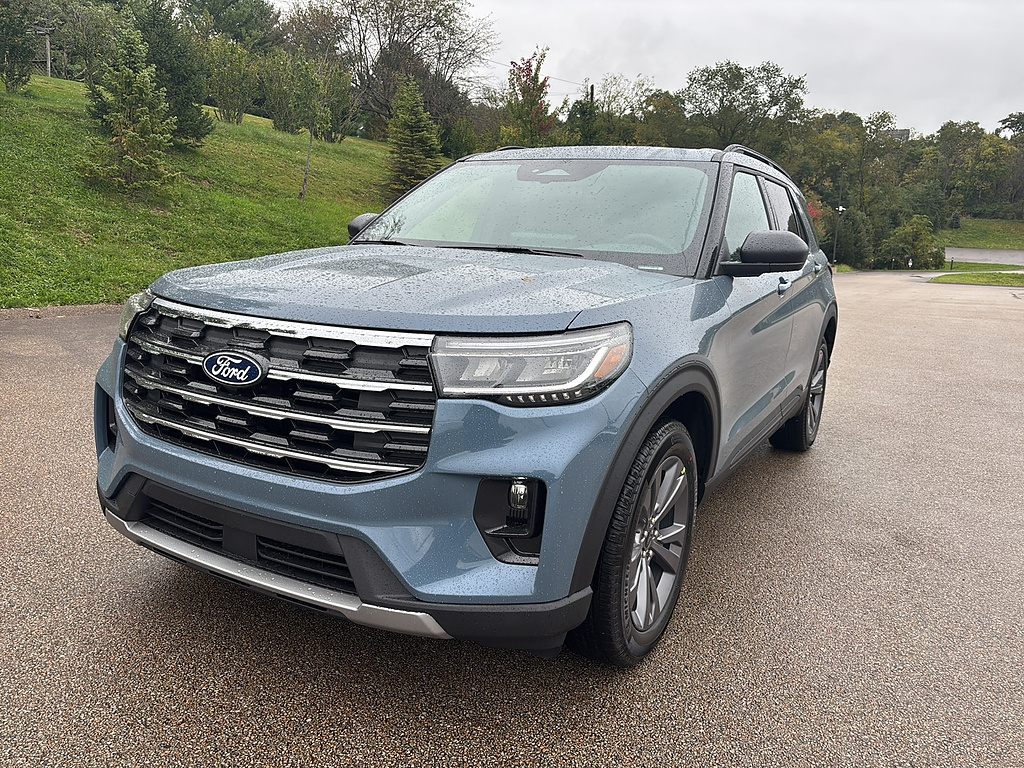 2027 Ford Explorer photo 8 of 26