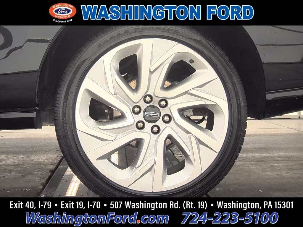 2025 Lincoln Navigator Black Label Infinite Black Metallic Clearcoat at Washington Ford