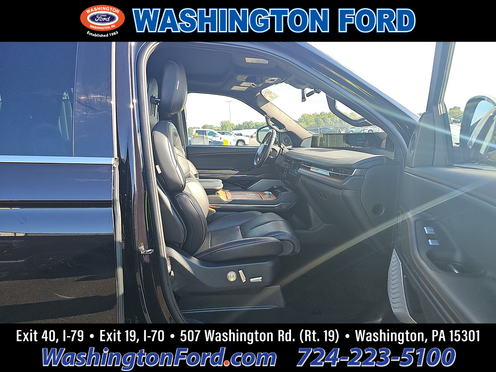 2025 Lincoln Navigator Black Label Infinite Black Metallic Clearcoat at Washington Ford