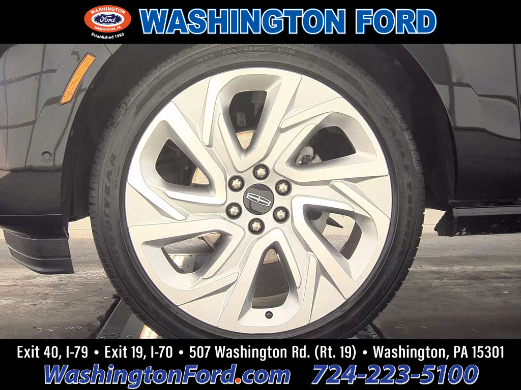 2025 Lincoln Navigator Black Label Infinite Black Metallic Clearcoat at Washington Ford