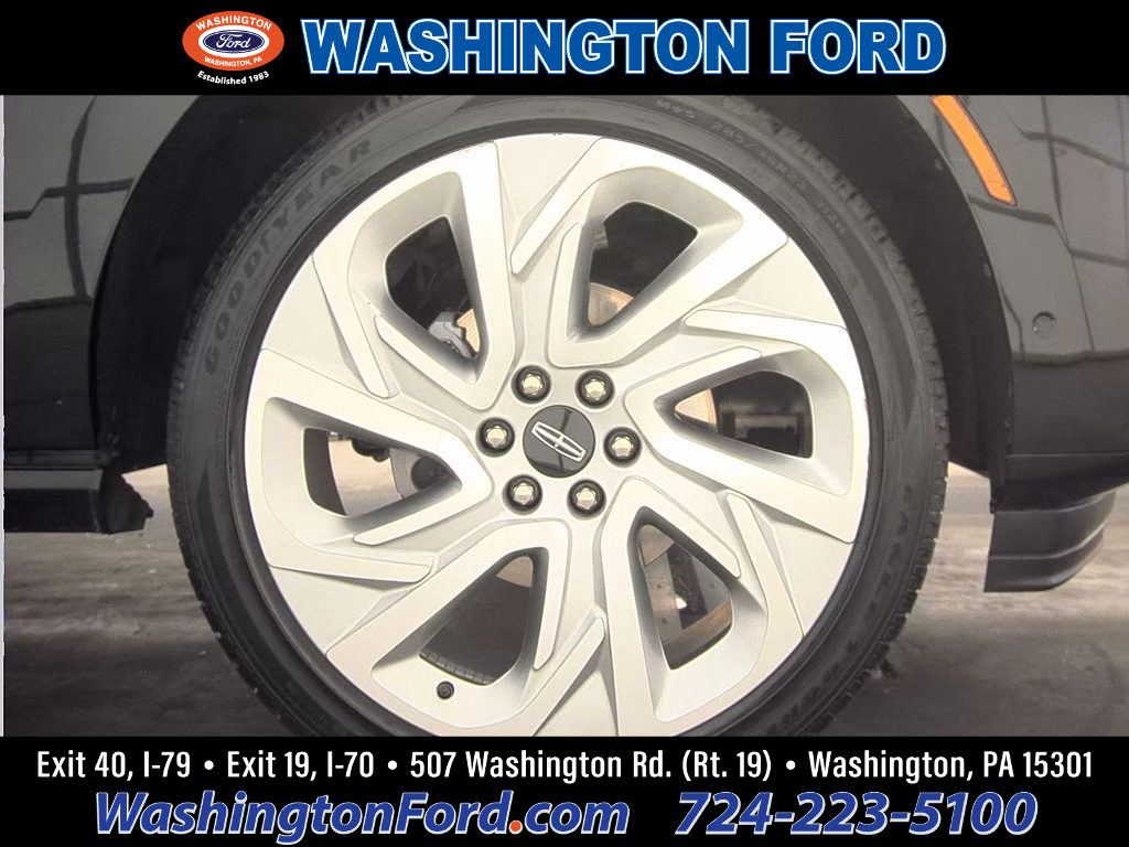 2025 Lincoln Navigator Black Label Infinite Black Metallic Clearcoat at Washington Ford