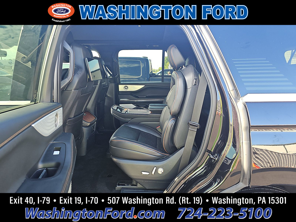 2025 Lincoln Navigator Black Label Infinite Black Metallic Clearcoat at Washington Ford