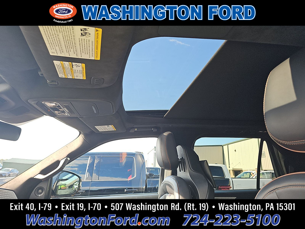 2025 Lincoln Navigator Black Label Infinite Black Metallic Clearcoat at Washington Ford