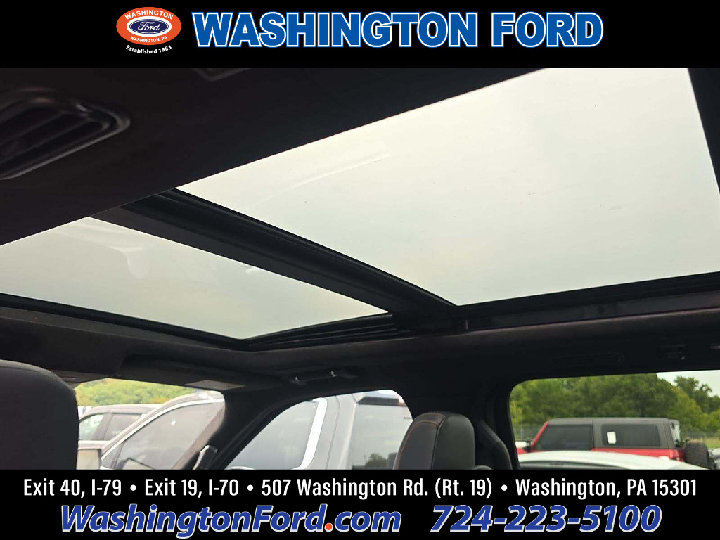 2025 Lincoln Navigator Black Label Infinite Black Metallic Clearcoat at Washington Ford