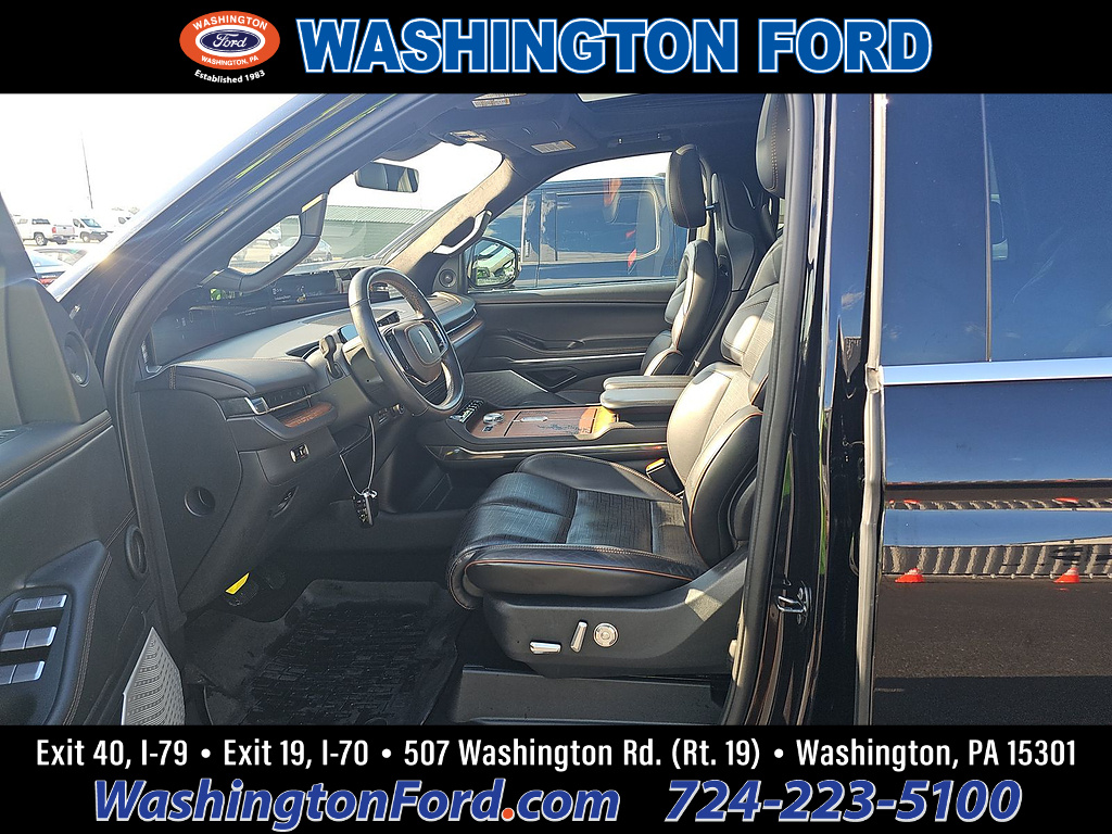 2025 Lincoln Navigator Black Label Infinite Black Metallic Clearcoat at Washington Ford
