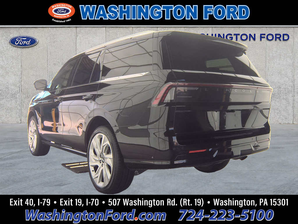 2025 Lincoln Navigator Black Label Infinite Black Metallic Clearcoat at Washington Ford