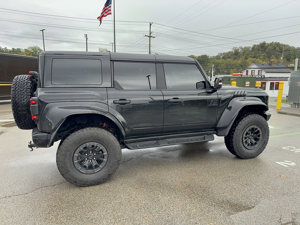 2025 Ford Bronco photo 3 of 5