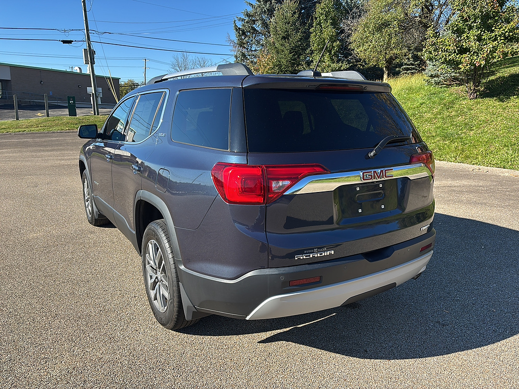 2018 GMC Acadia photo 2 of 26