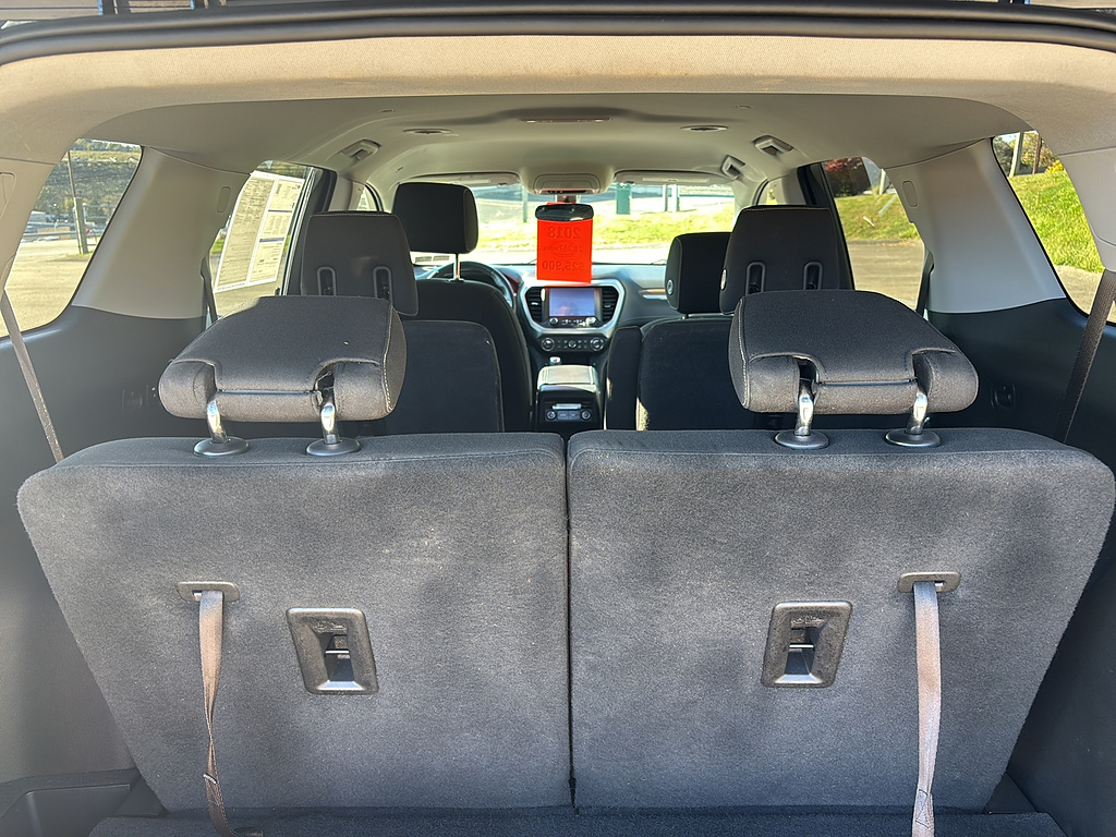 2018 GMC Acadia photo 17 of 26