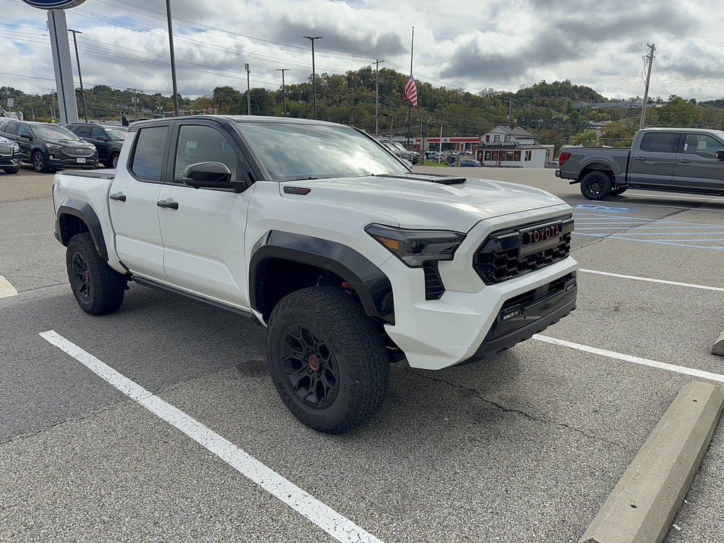 2026 Toyota Tacoma 4WD photo 4 of 5