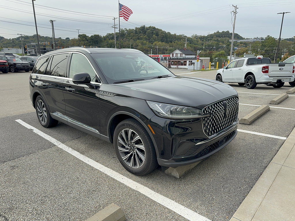 2025 Lincoln Aviator photo 4 of 5