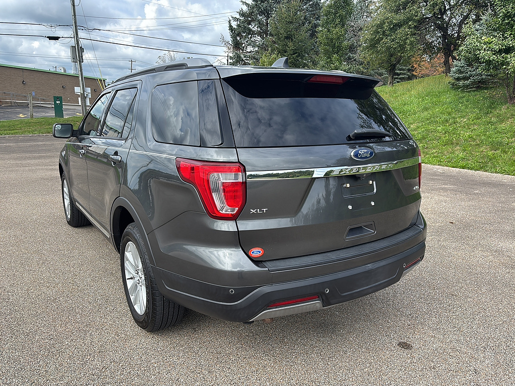 2019 Ford Explorer photo 2 of 27