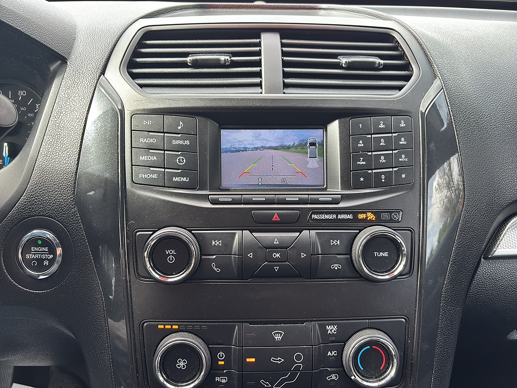 2019 Ford Explorer photo 23 of 27