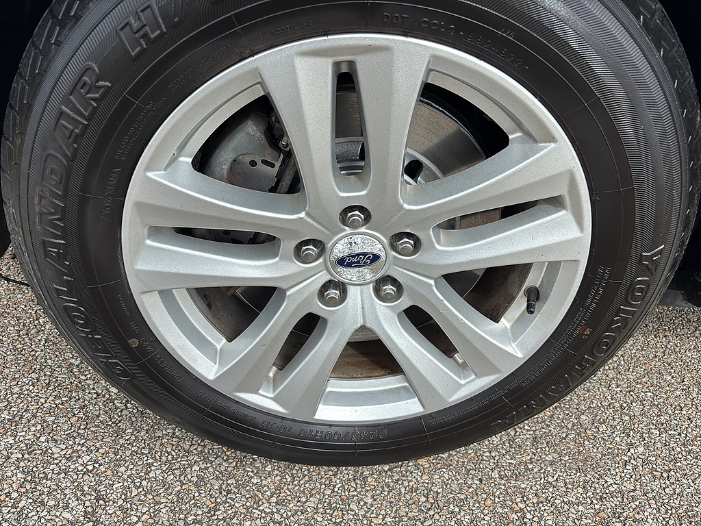 2019 Ford Explorer photo 9 of 27