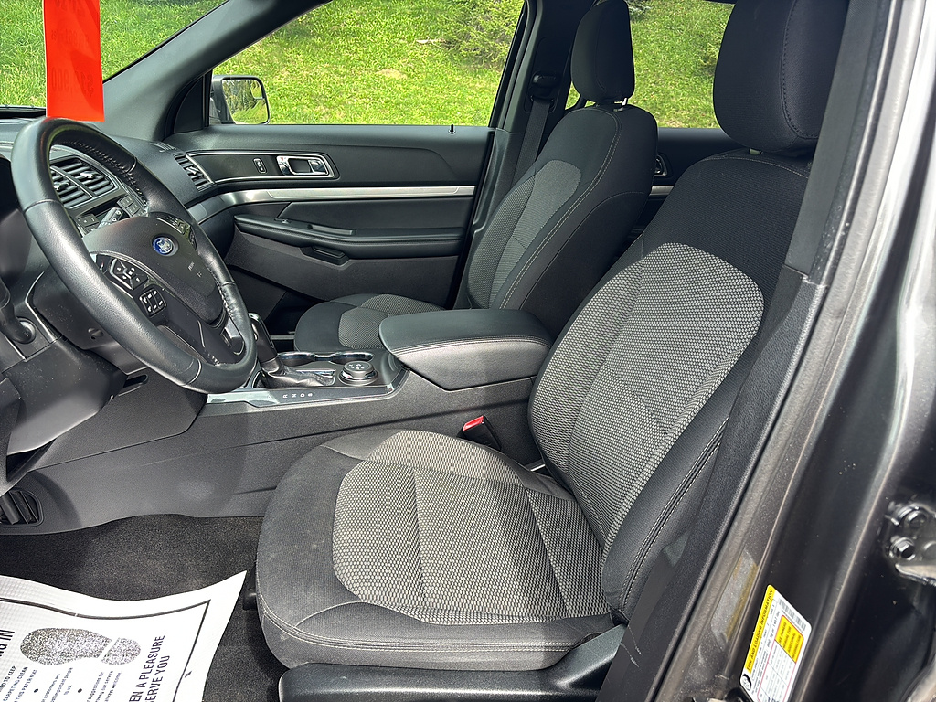 2019 Ford Explorer photo 11 of 27
