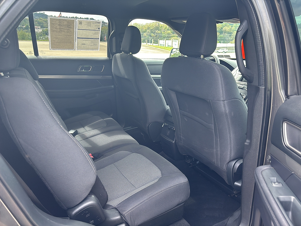 2019 Ford Explorer photo 19 of 27
