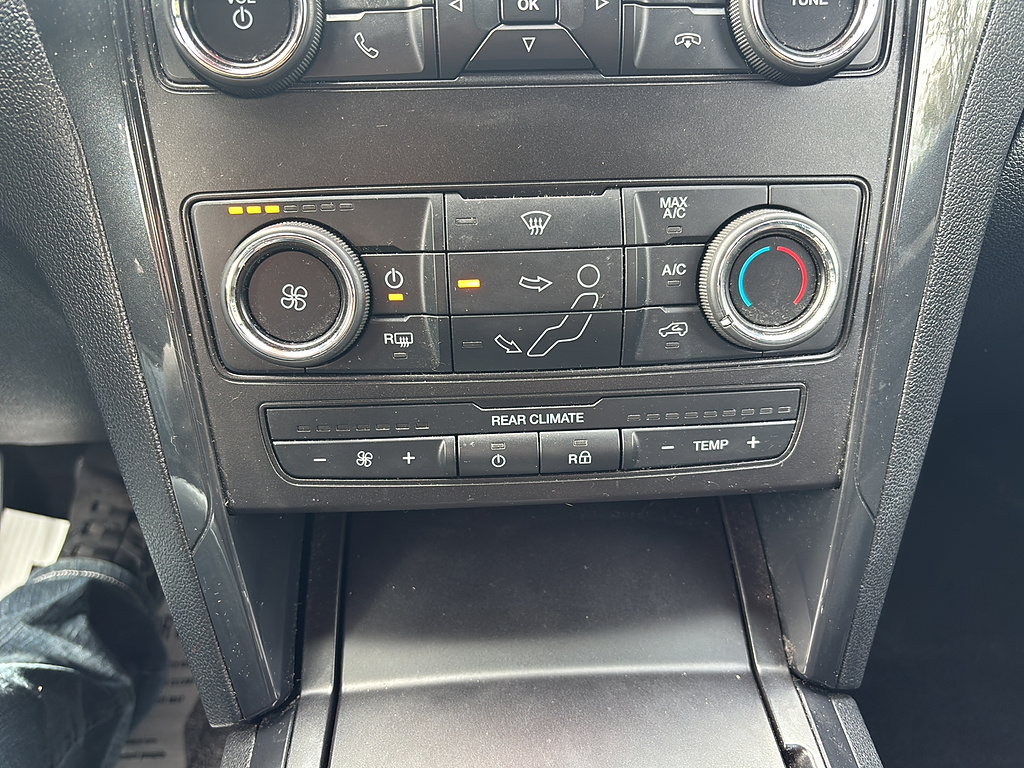 2019 Ford Explorer photo 24 of 27