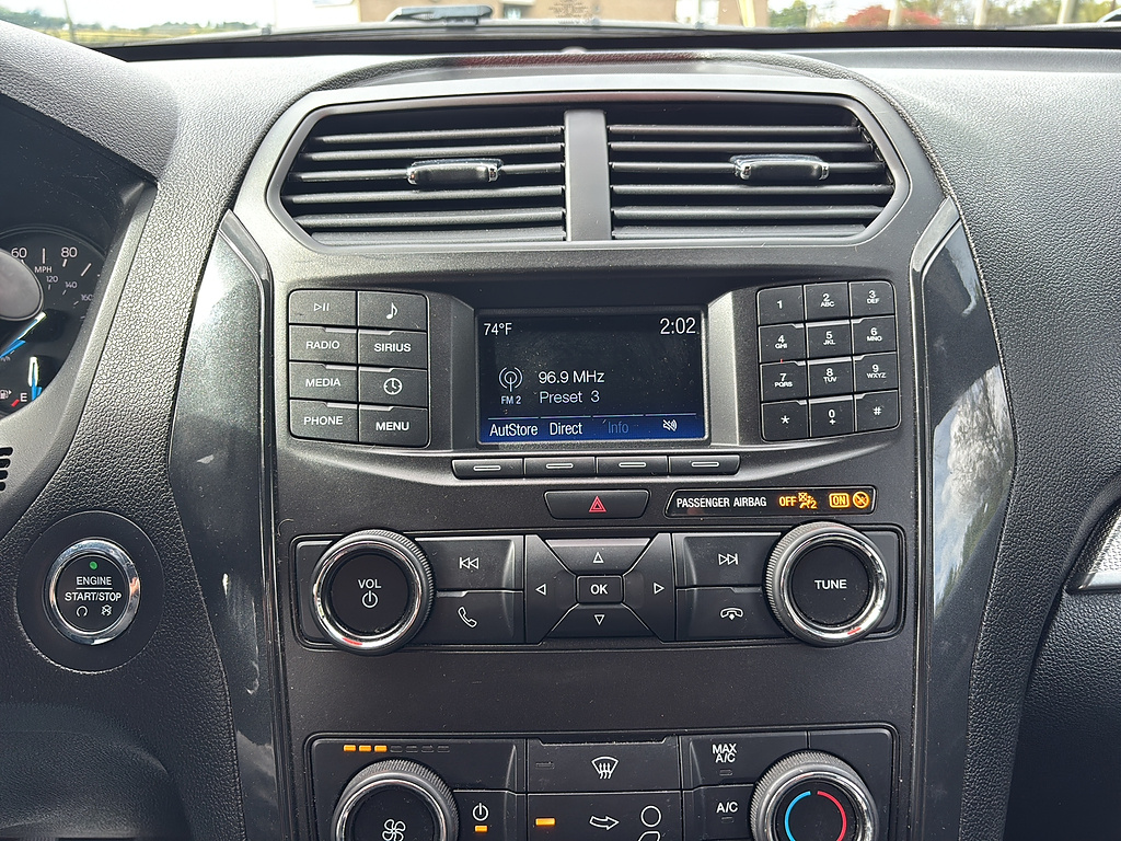 2019 Ford Explorer photo 22 of 27