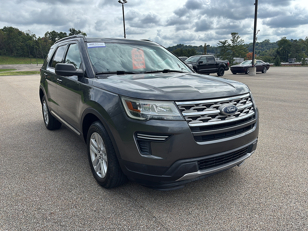 2019 Ford Explorer photo 6 of 27