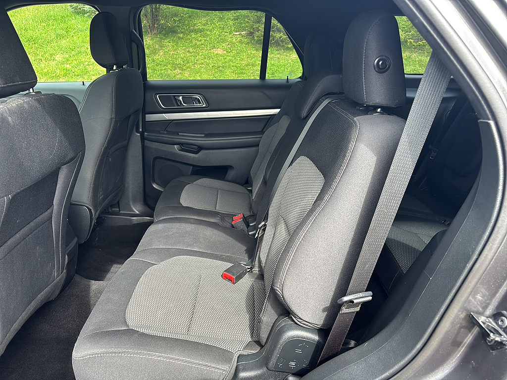 2019 Ford Explorer photo 16 of 27