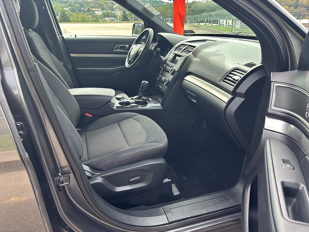 2019 Ford Explorer photo 20 of 27