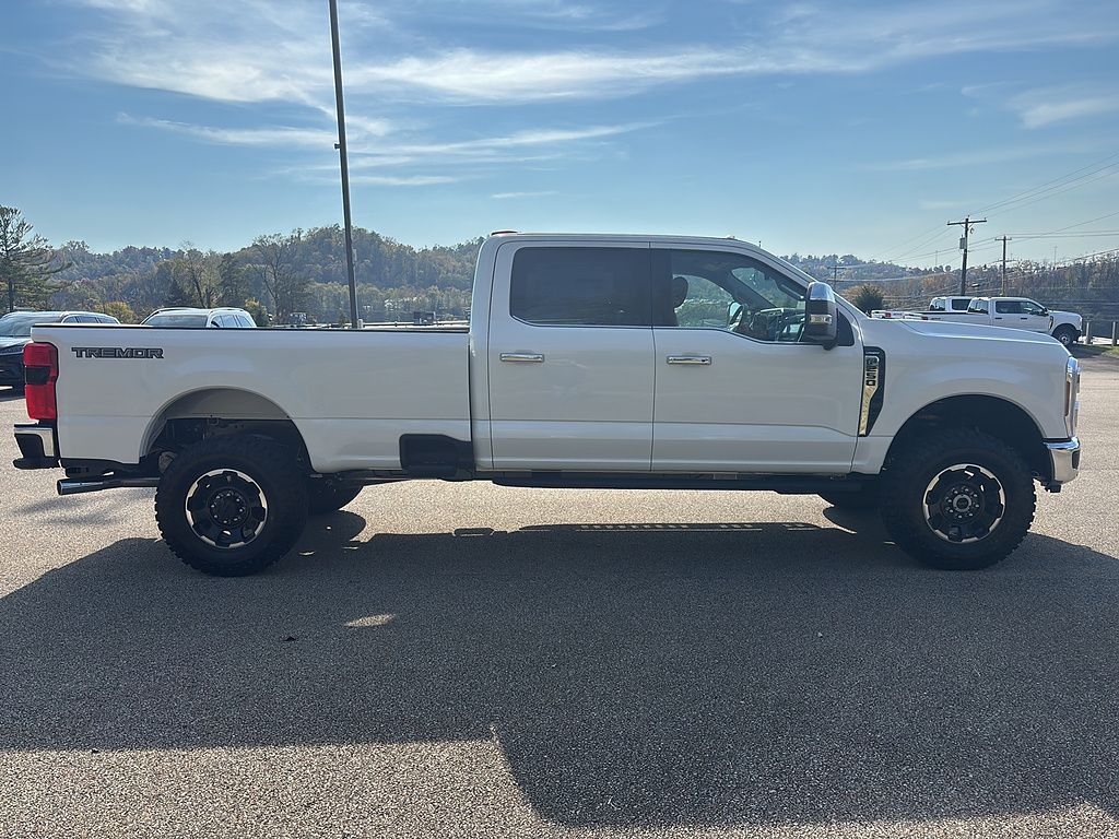 2027 Ford Super Duty F-250 SRW photo 5 of 26