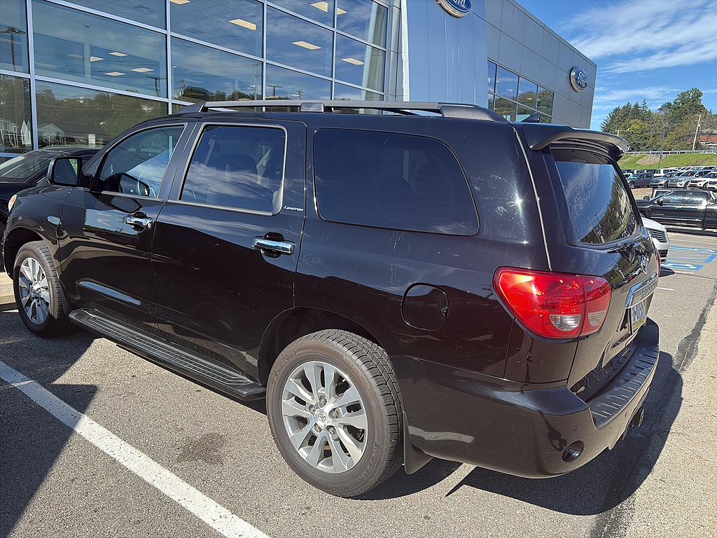 2016 Toyota Sequoia photo 2 of 3
