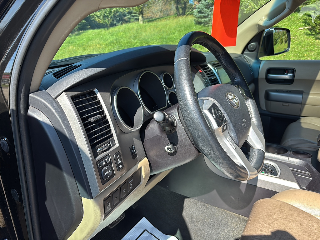 2016 Toyota Sequoia photo 13 of 27