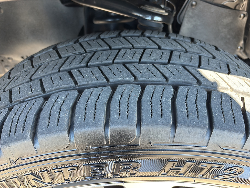 2016 Toyota Sequoia photo 10 of 27