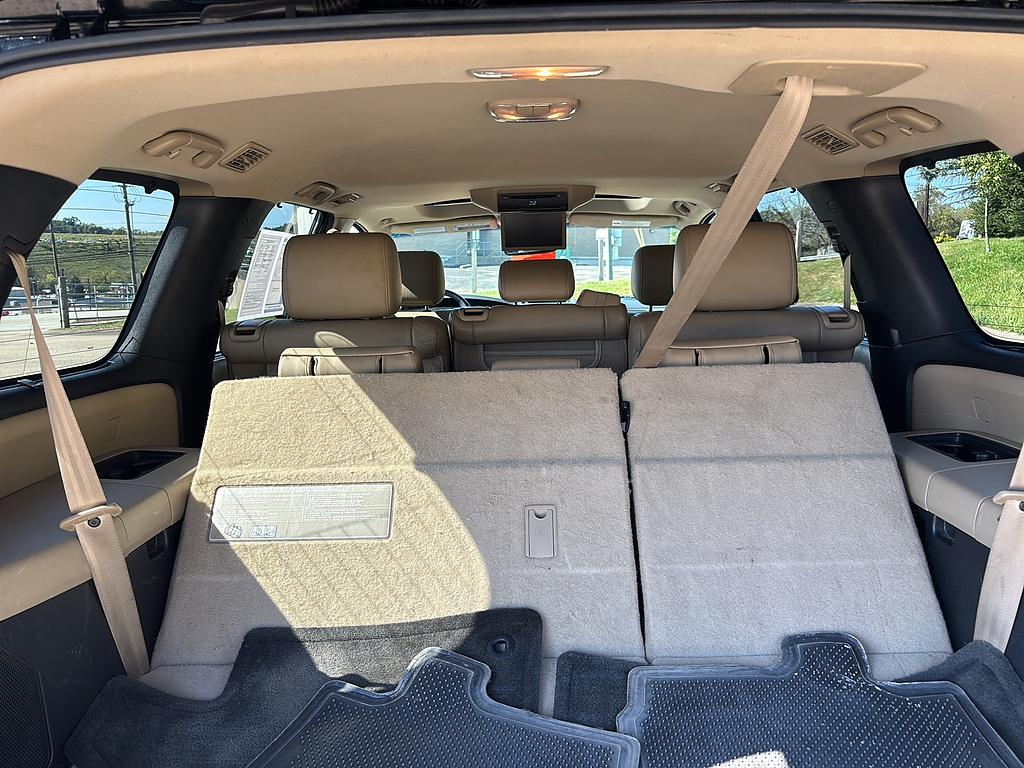 2016 Toyota Sequoia photo 18 of 27