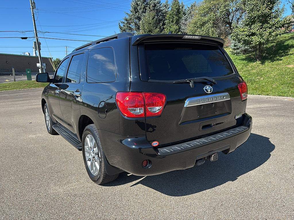 2016 Toyota Sequoia photo 2 of 27