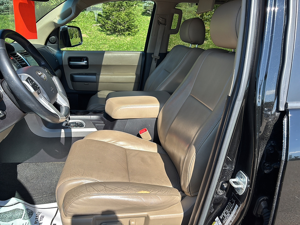 2016 Toyota Sequoia photo 11 of 27