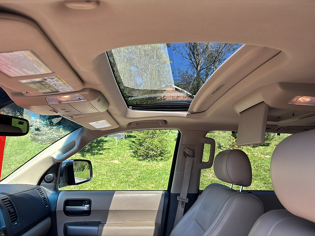 2016 Toyota Sequoia photo 15 of 27